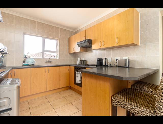 2 BEDROOM APARTMENT FOR SALE IN BURGUNDY ESTATE